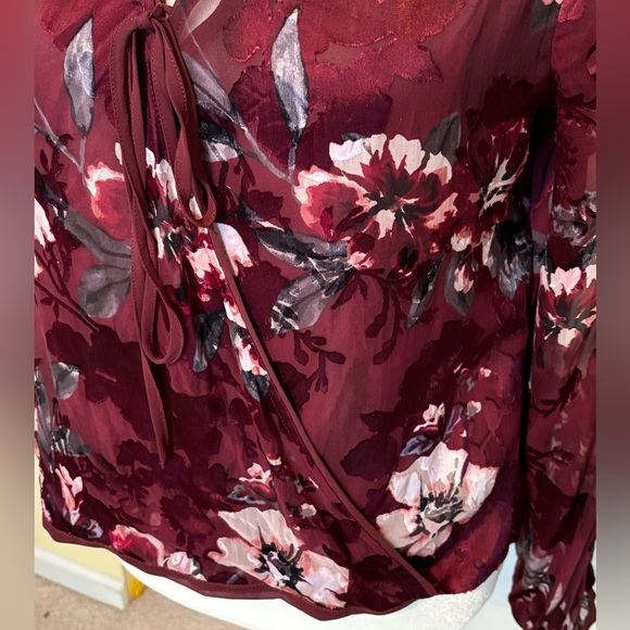 WHITE HOUSE BLACK MARKET Burgundy Sheer Sleeve Top Size 2 - Picture 2 of 11